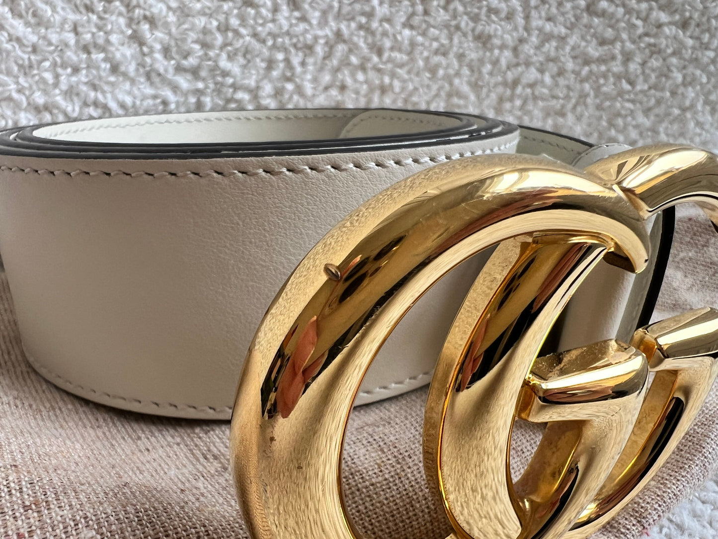 Gucci GG Marmont White Wide Leather Belt with Shiny Gold Buckle (RRP £410)