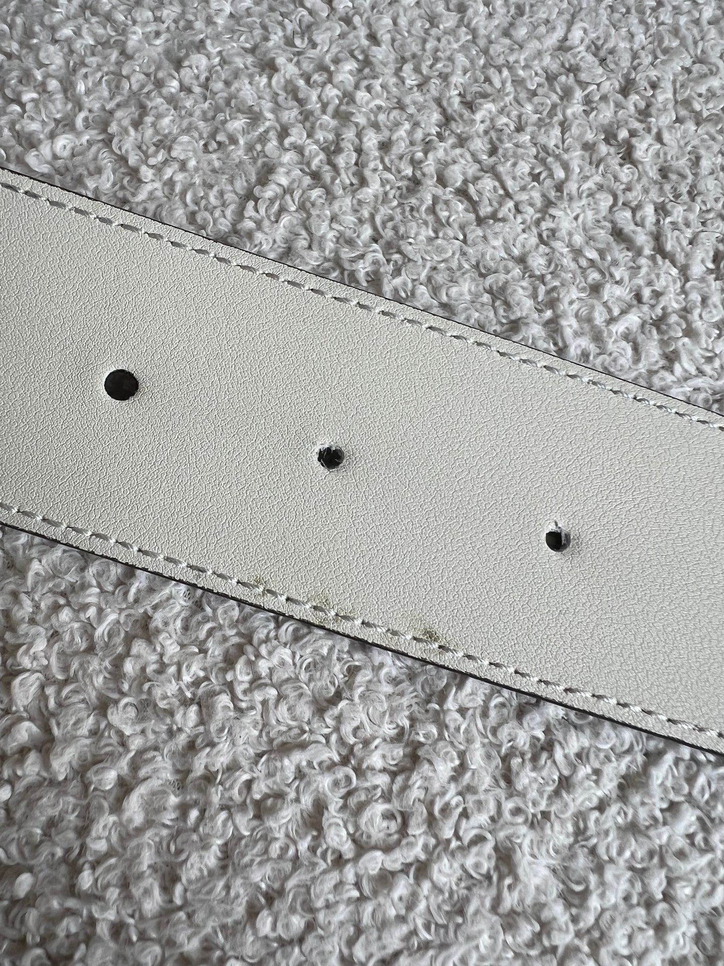 Gucci GG Marmont White Wide Leather Belt with Shiny Gold Buckle (RRP £410)