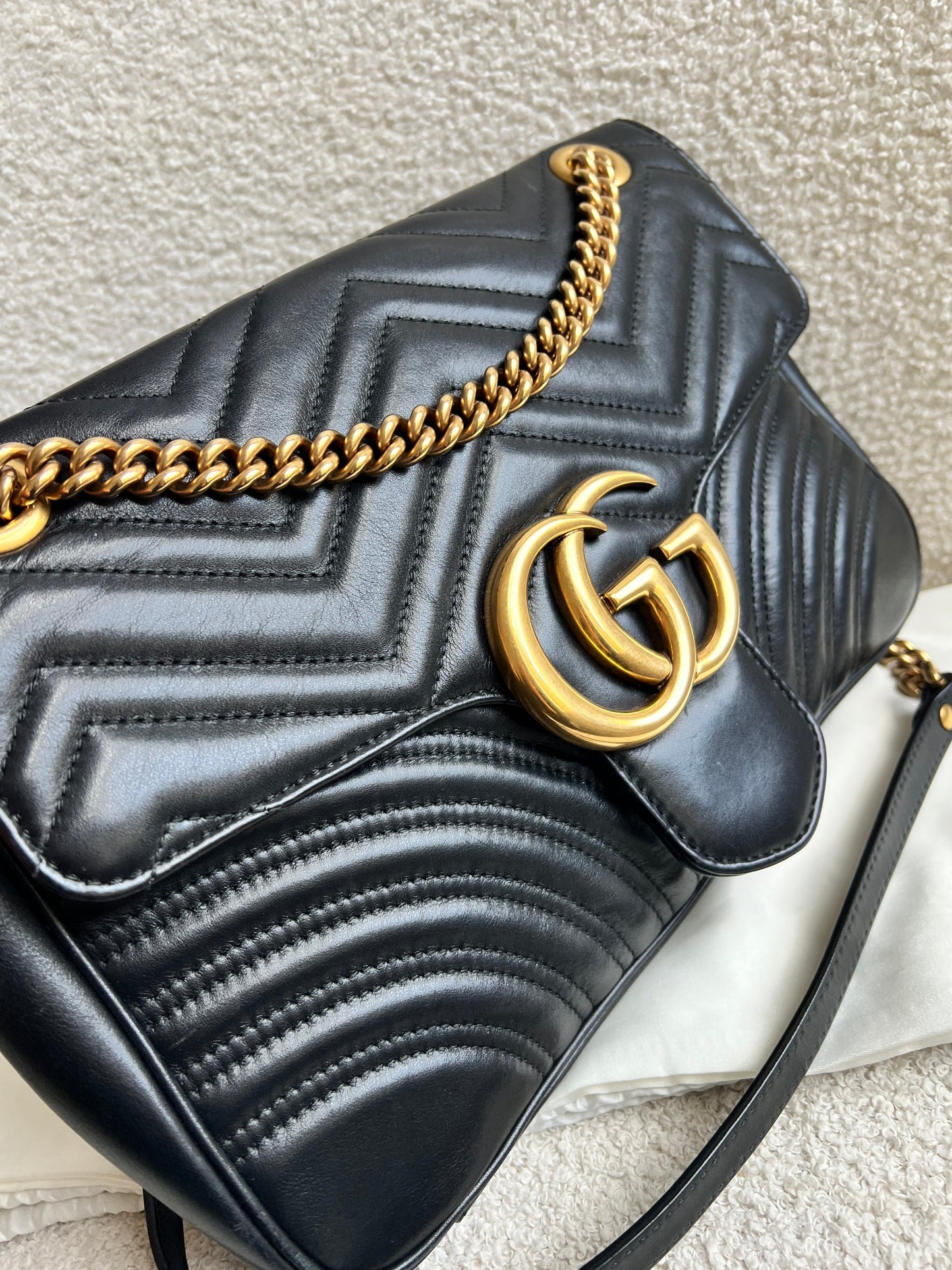 Gucci GG Black Marmont Medium Shoulder Bag (RRP £2,340)