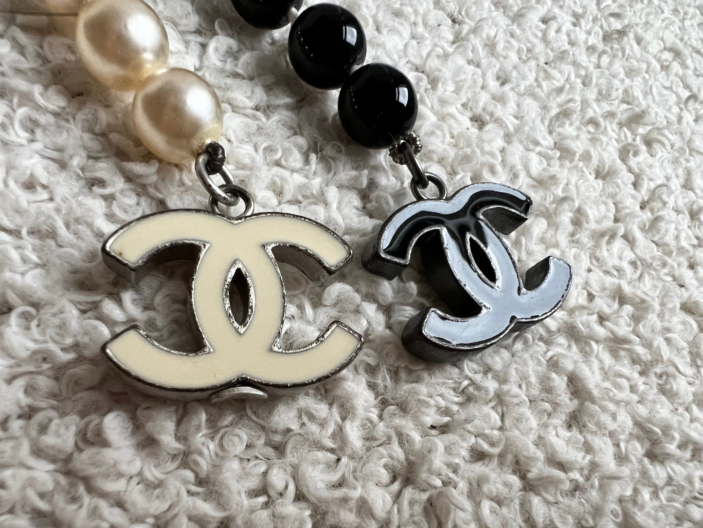 Chanel CC Black and White Beaded Long Lariat Necklace