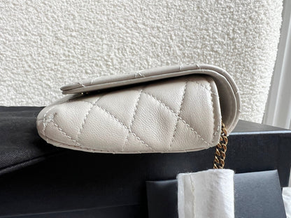 Yves Saint Laurent (YSL) Blanc Vintage Gaby Phone Pouch (RRP £920)