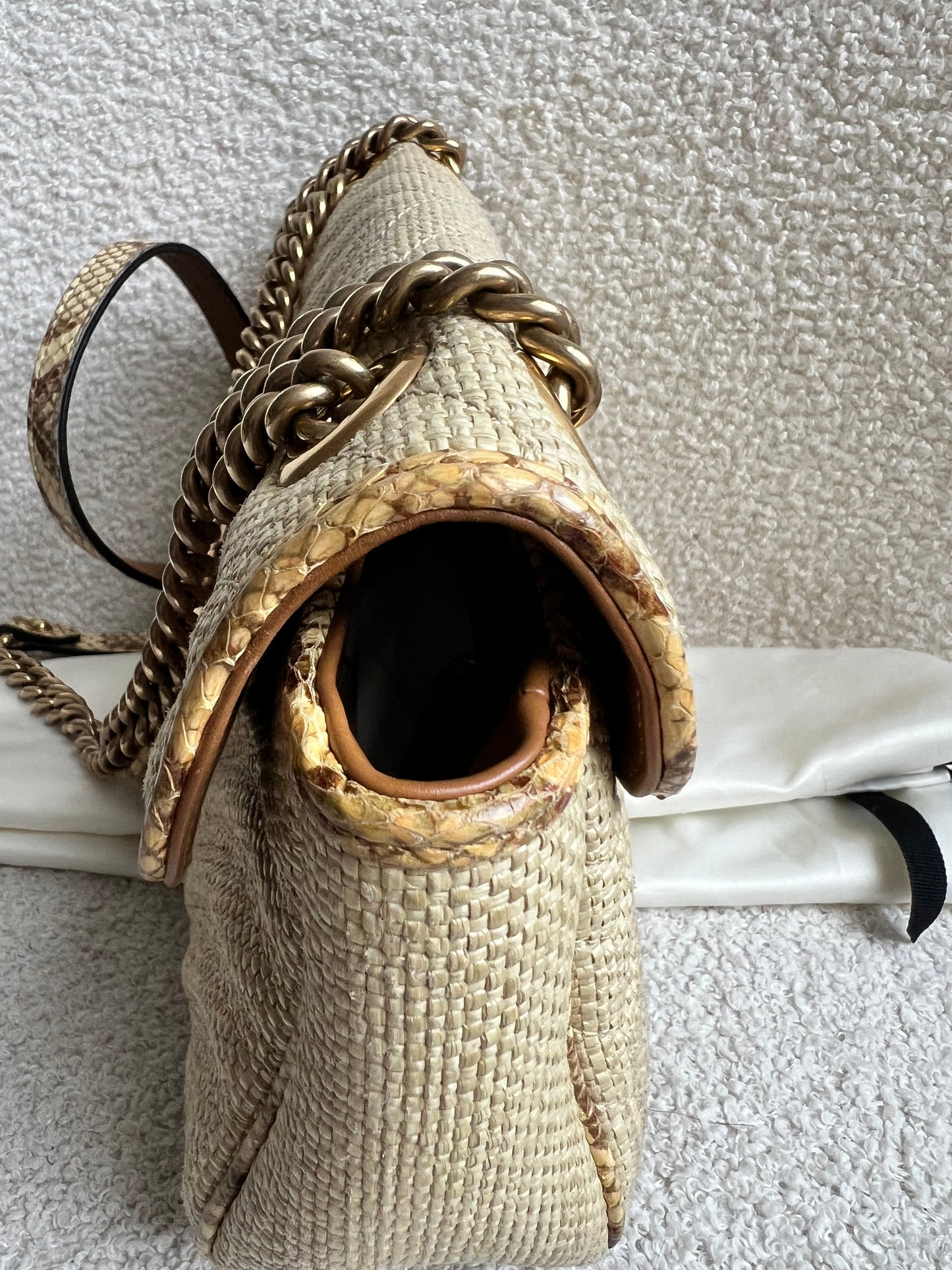Gucci GG Beige Raffia Marmont Small Shoulder Bag (RRP £1,570)