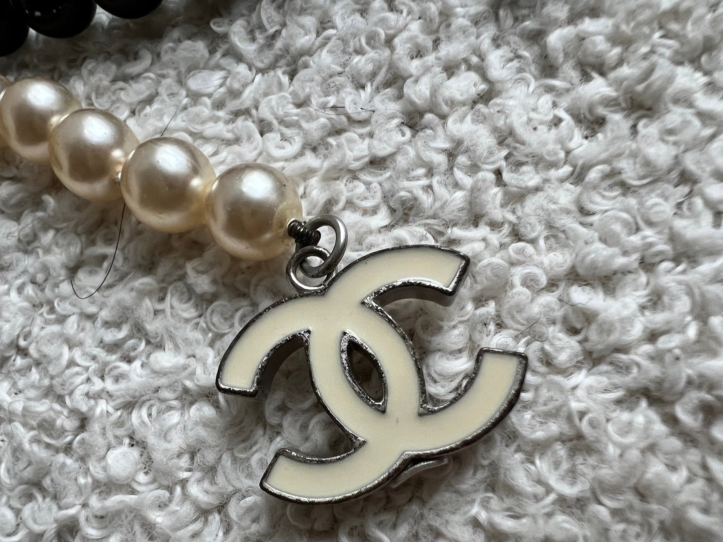 Chanel CC Black and White Beaded Long Lariat Necklace