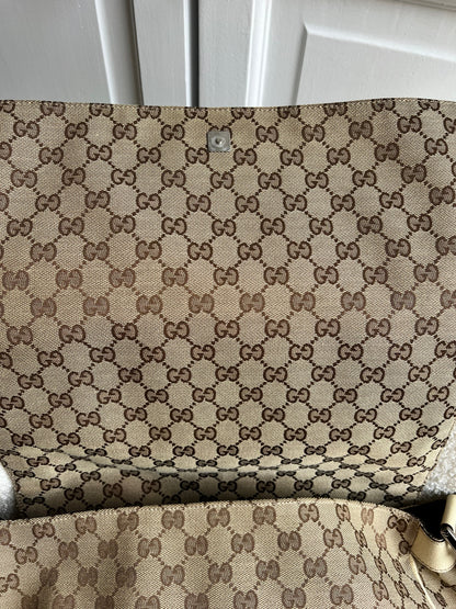 Gucci GG White Beige Canvas Messenger Bag