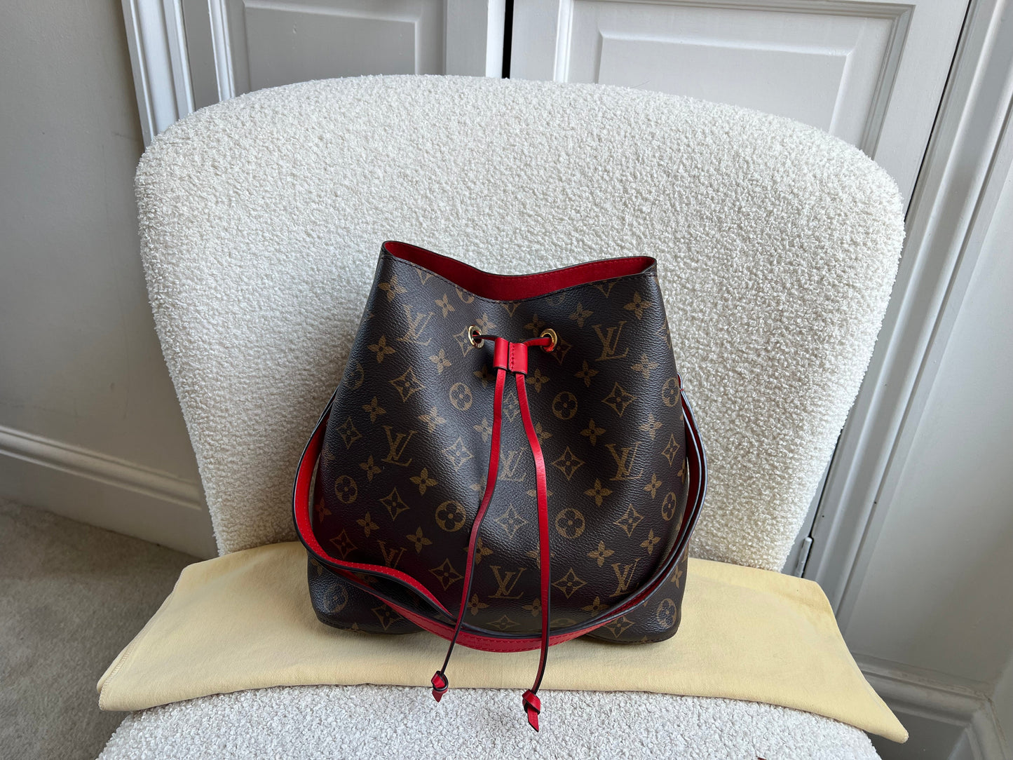 Louis Vuitton Neo Noe Monogram Coquelicot (RRP £1,790)