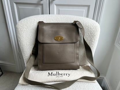 Mulberry Large Clay Antony (RRP £825)