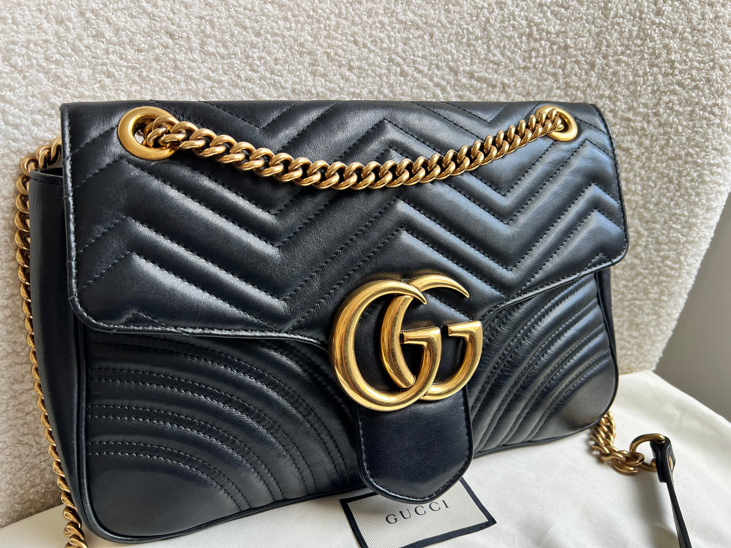 Gucci GG Black Marmont Medium Shoulder Bag (RRP £2,340)