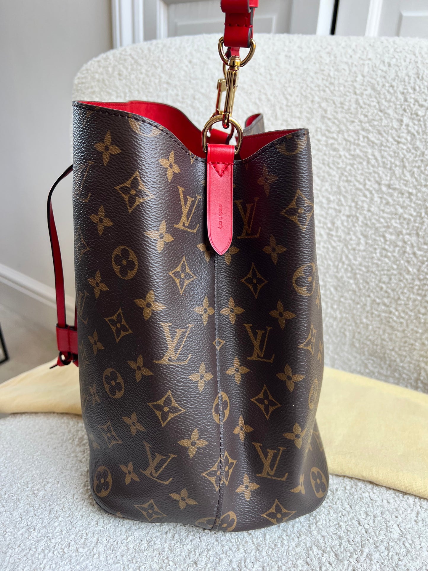 Louis Vuitton Neo Noe Monogram Coquelicot (RRP £1,790)