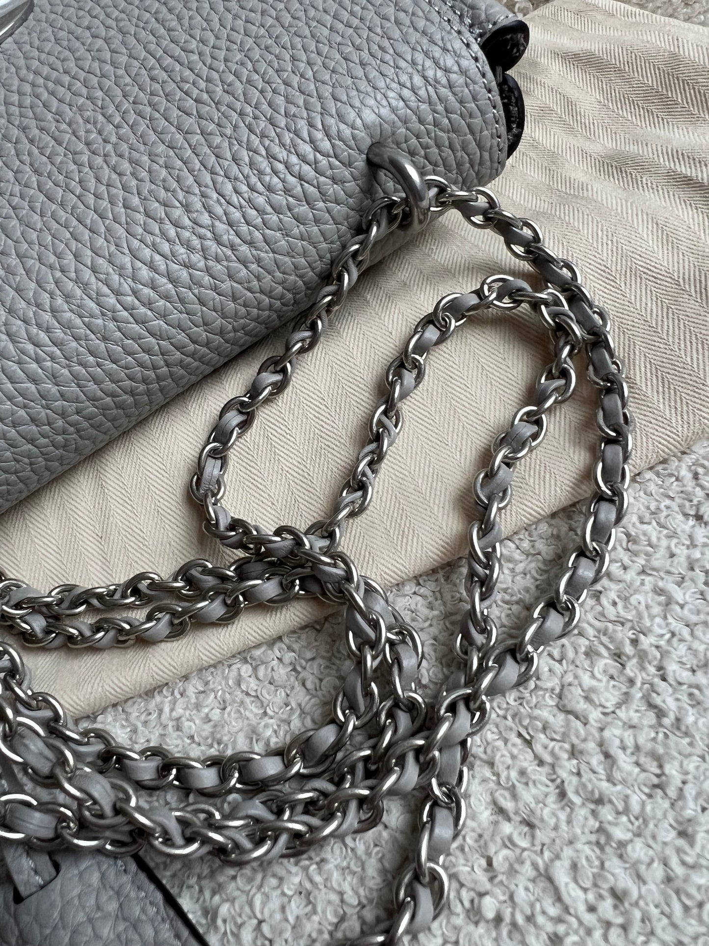 Mulberry Pale Grey Regular Lily Heavy Grain (RRP £1095)