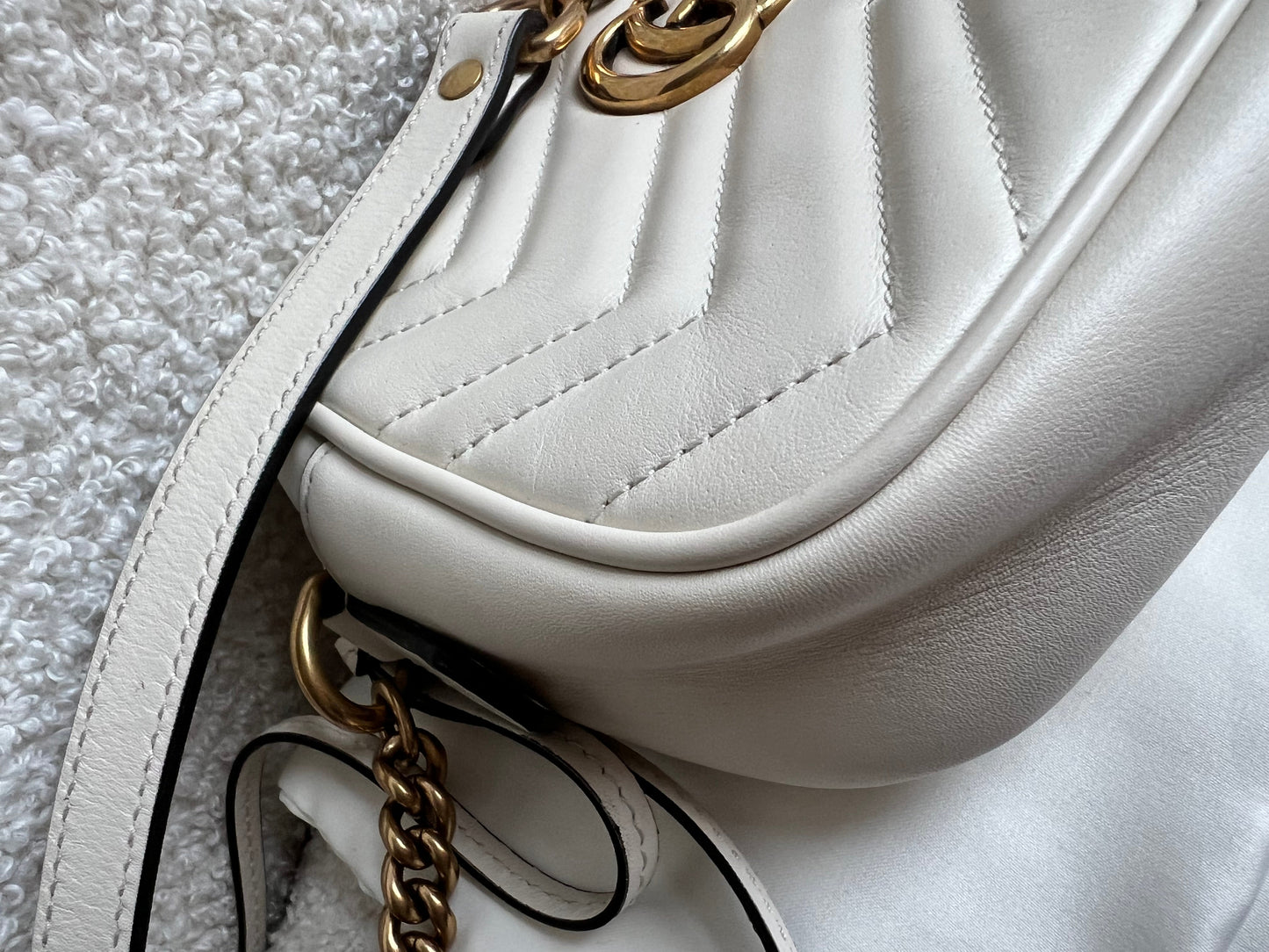 Gucci GG White Marmont Mini Shoulder Bag (RRP £1,360)