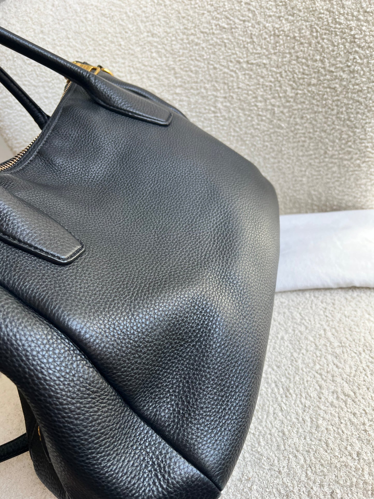 Prada Black Vitello Daino Leather Sacca 2 Manici Hobo Bag