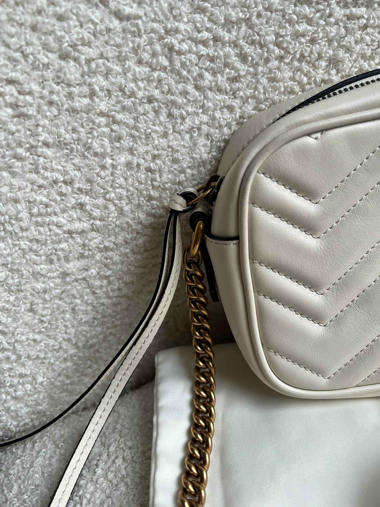 Gucci GG White Marmont Mini Shoulder Bag (RRP £1,360)