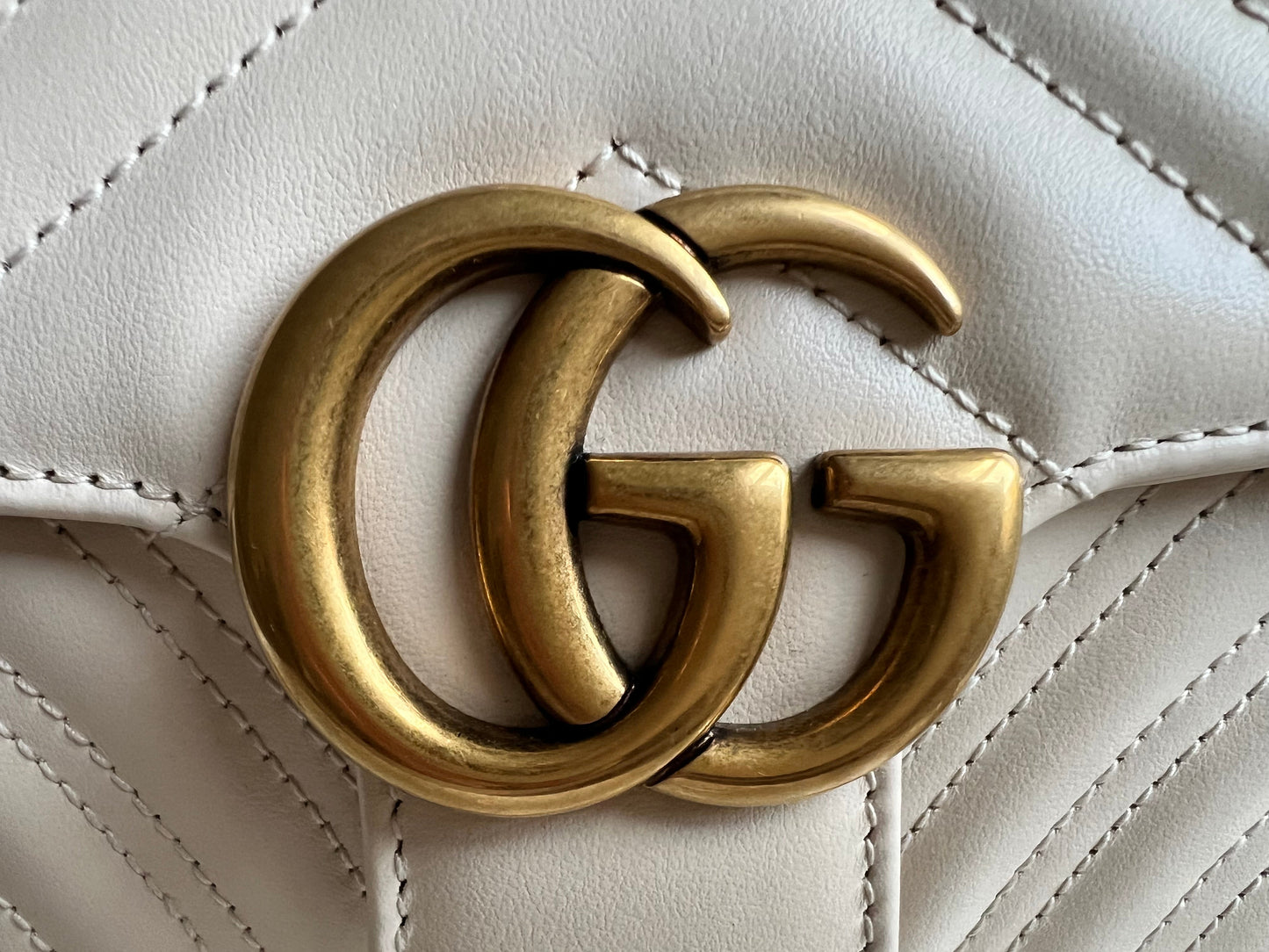 Gucci GG White Marmont Mini Shoulder Bag (RRP £1,890)