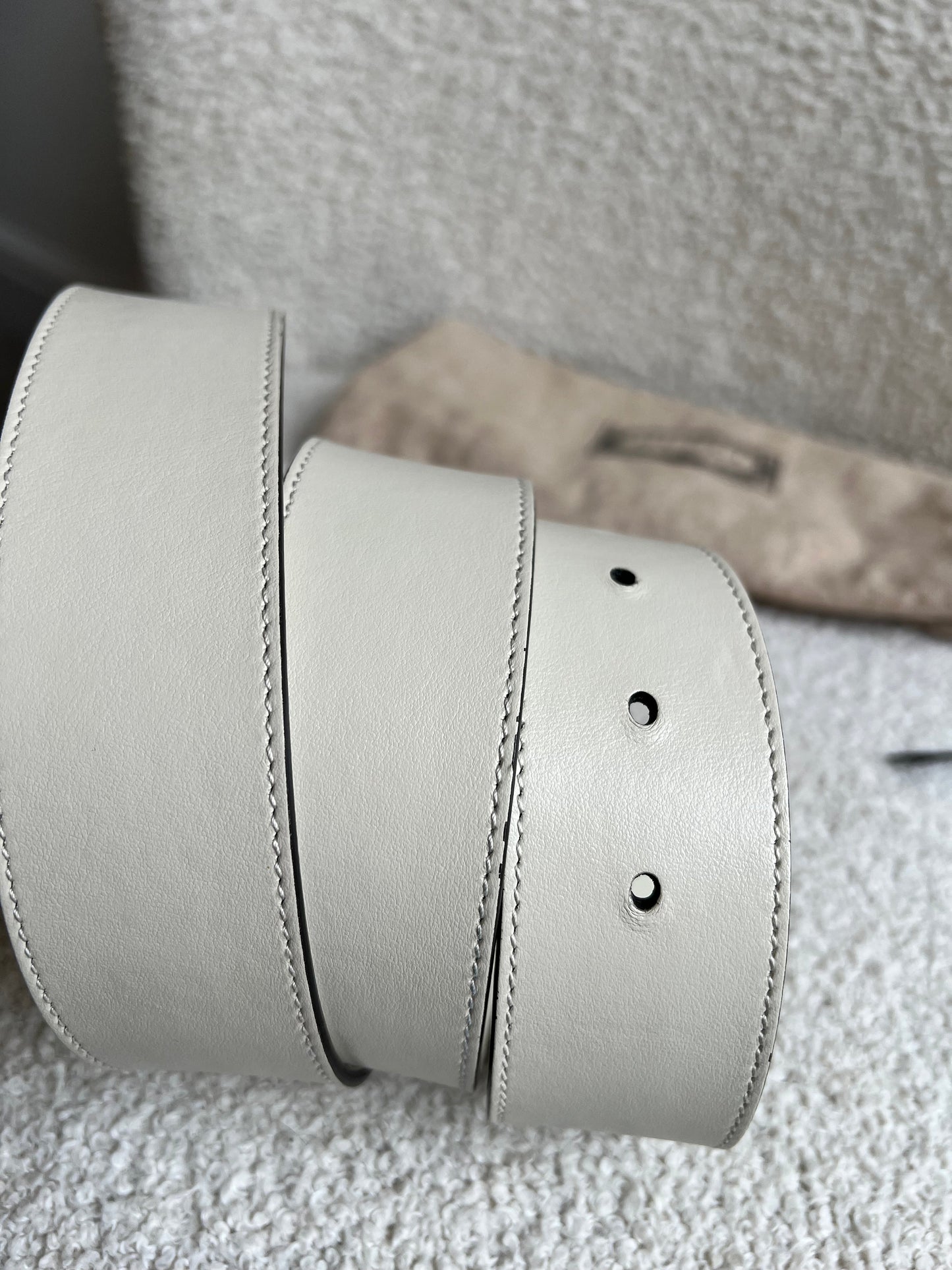 Gucci GG Marmont White Wide Leather Belt with Shiny Gold Buckle (RRP £410)