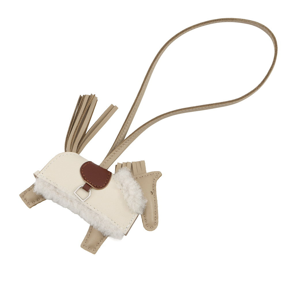 HERMES Rodeo Loveo Plush Beige Marfa/Terre/Craie Lambskin Mouton Size PM
