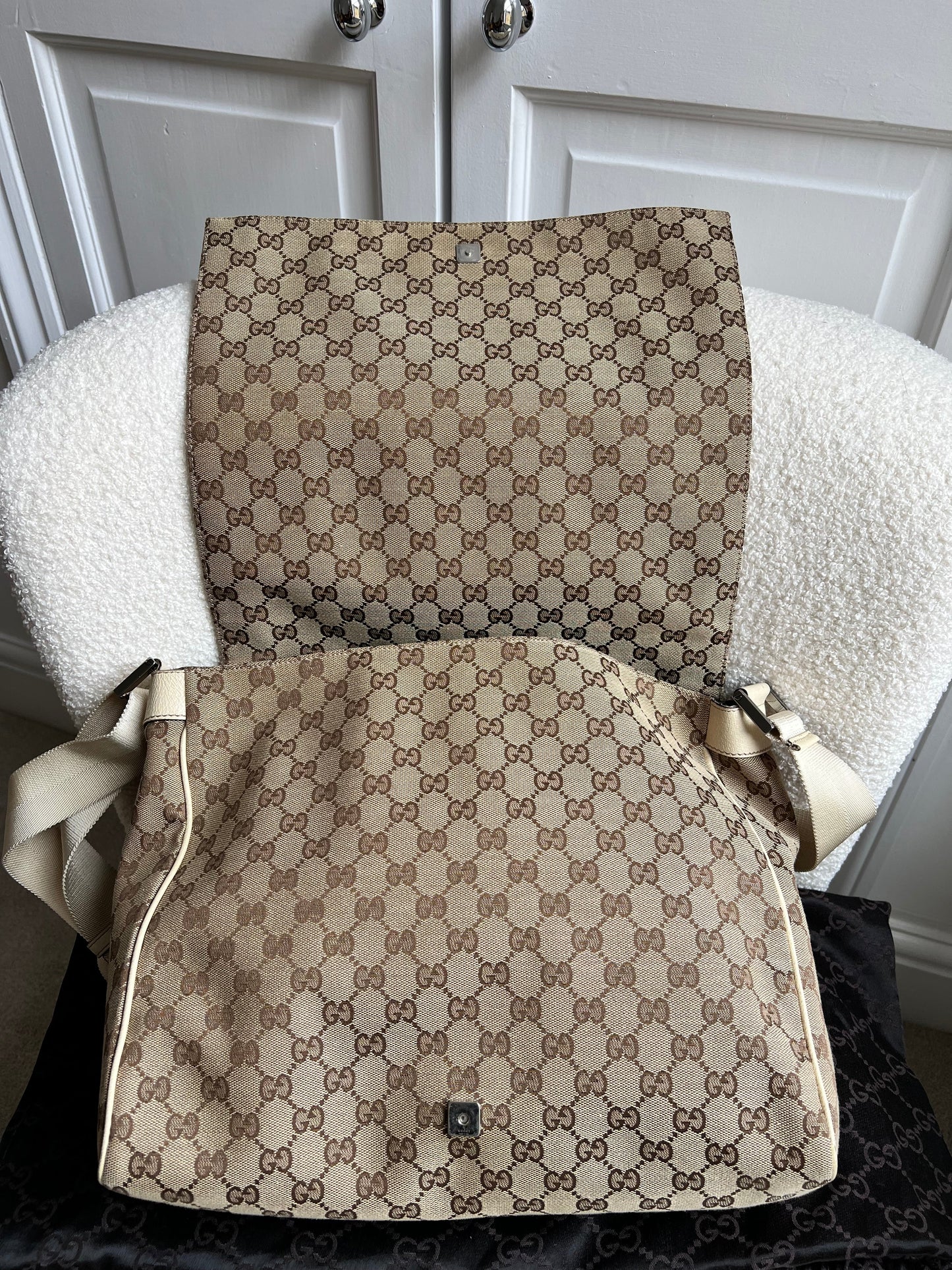 Gucci GG White Beige Canvas Messenger Bag