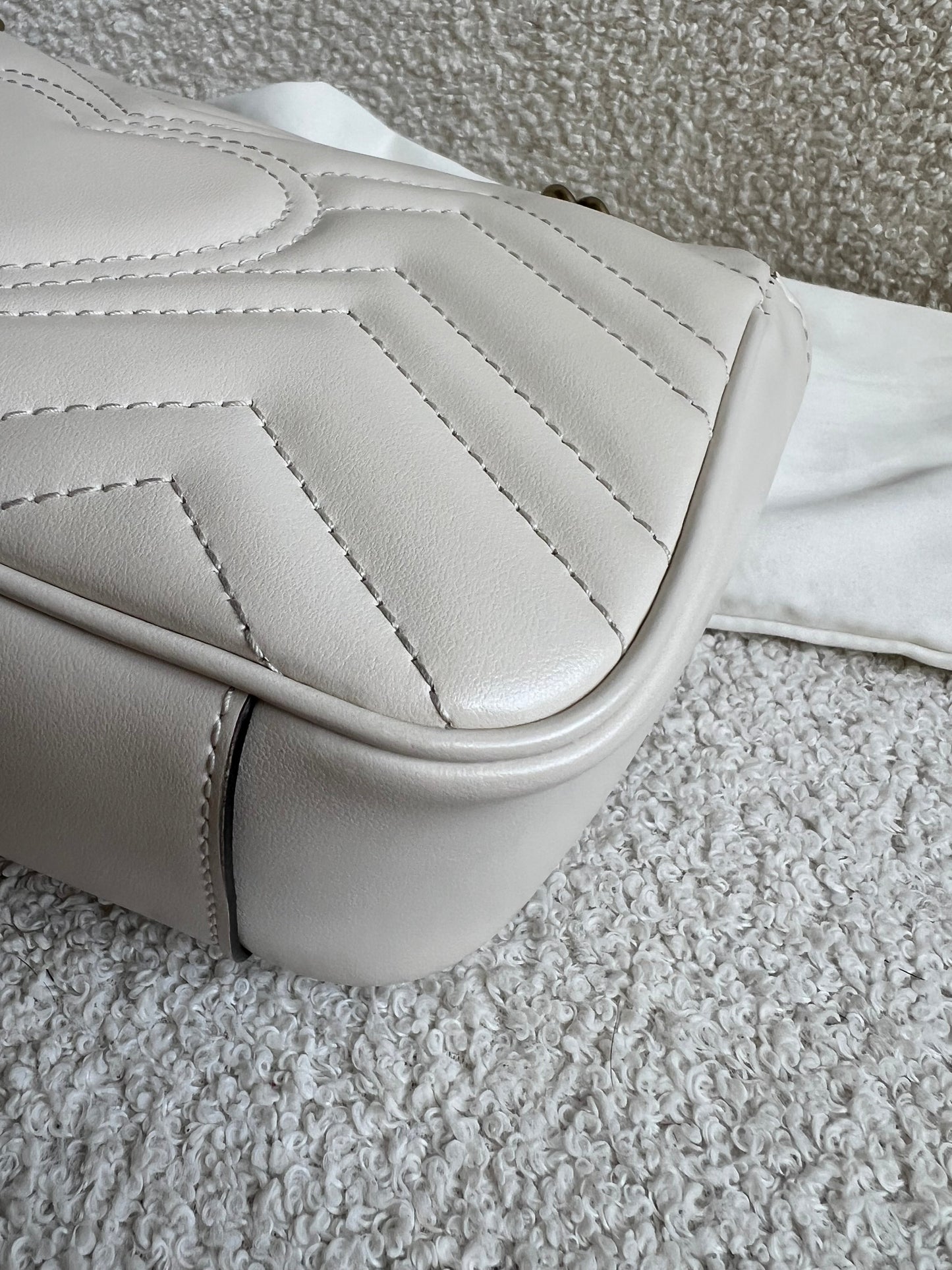 Gucci GG White Marmont Mini Shoulder Bag (RRP £1,890)