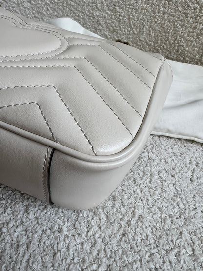 Gucci GG White Marmont Mini Shoulder Bag (RRP £1,890)