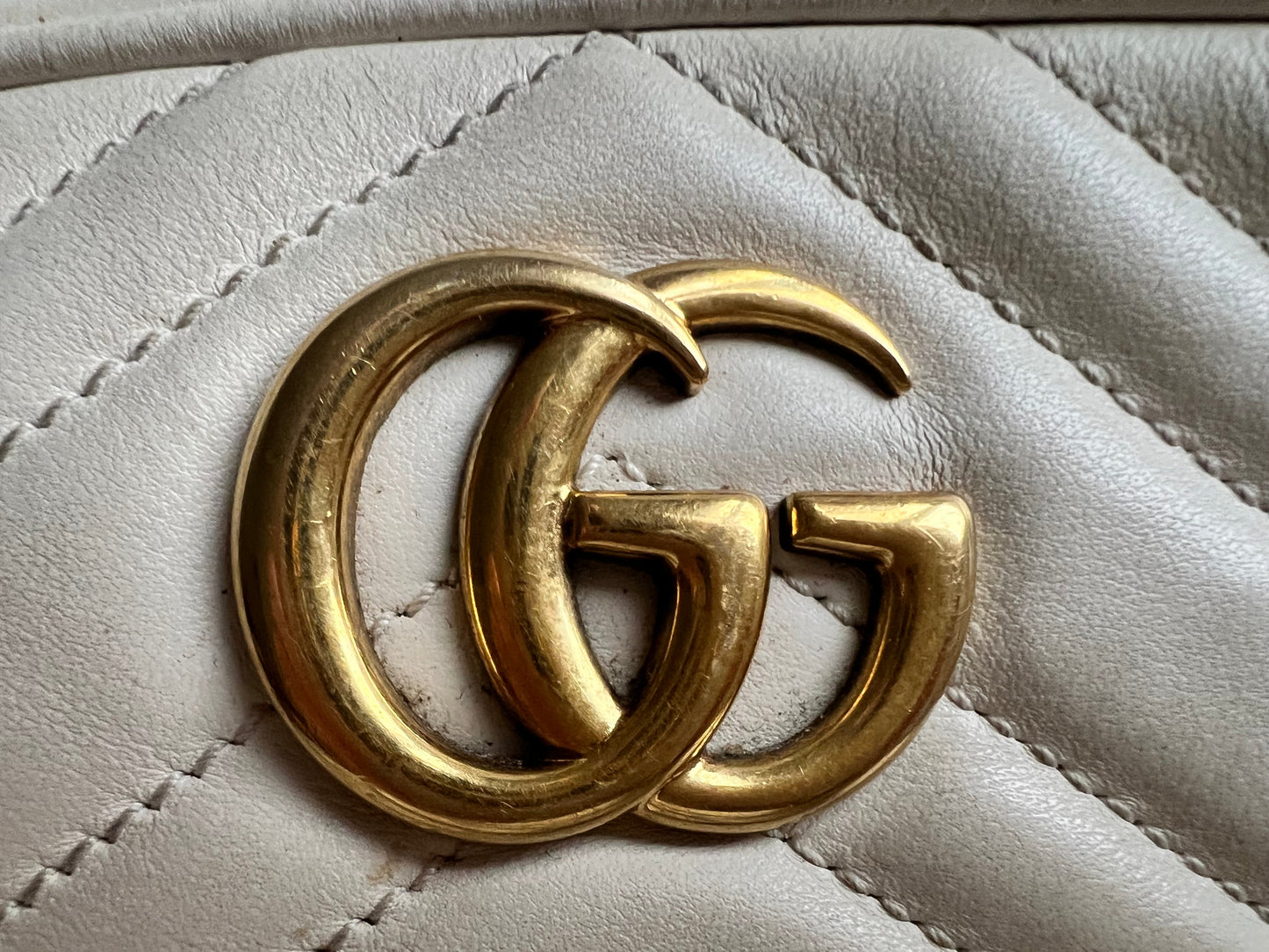Gucci GG White Marmont Mini Shoulder Bag (RRP £1,360)