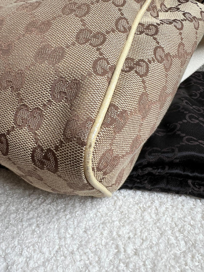 Gucci GG White Beige Canvas Messenger Bag