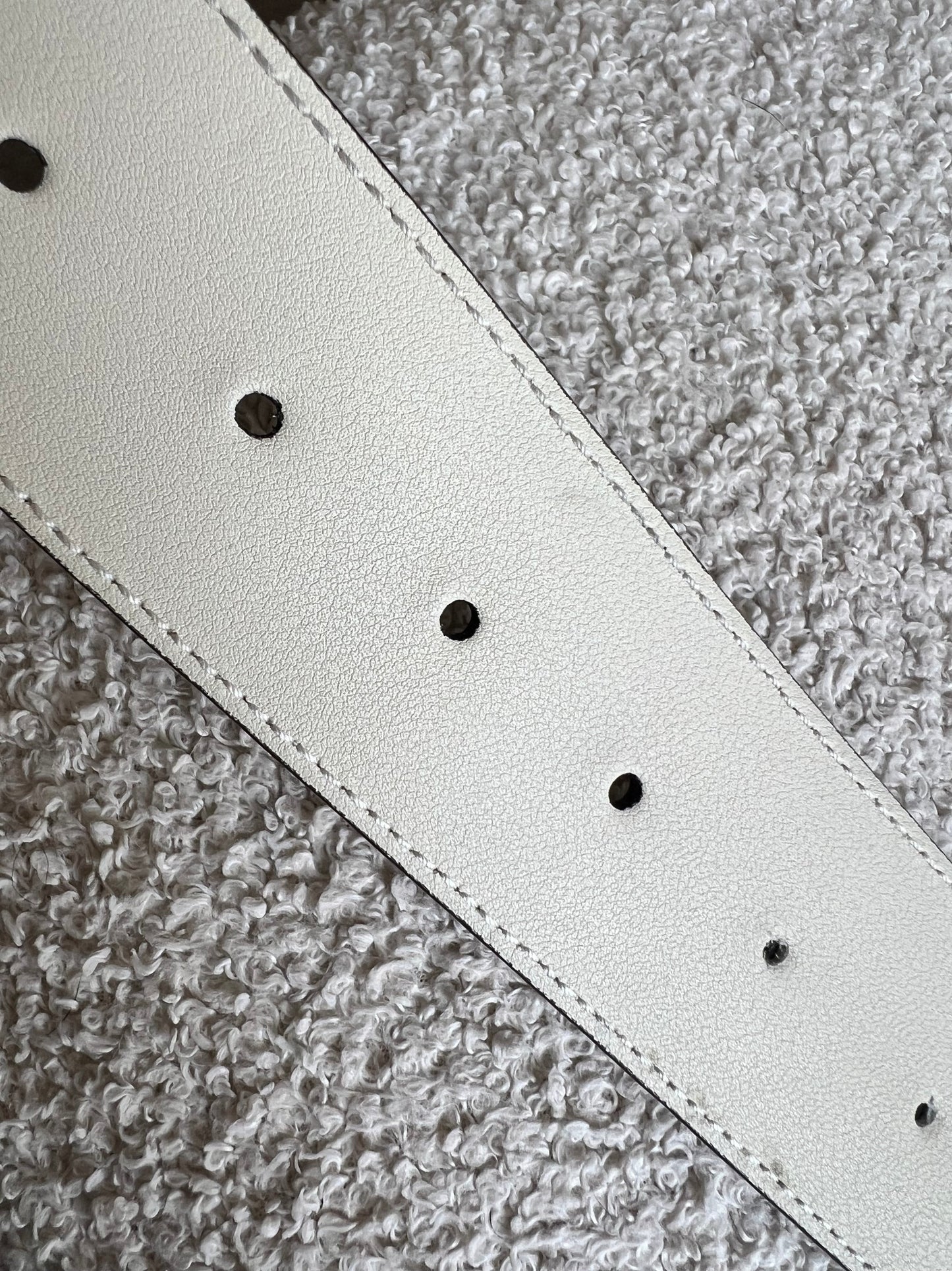 Gucci GG Marmont White Wide Leather Belt with Shiny Gold Buckle (RRP £410)
