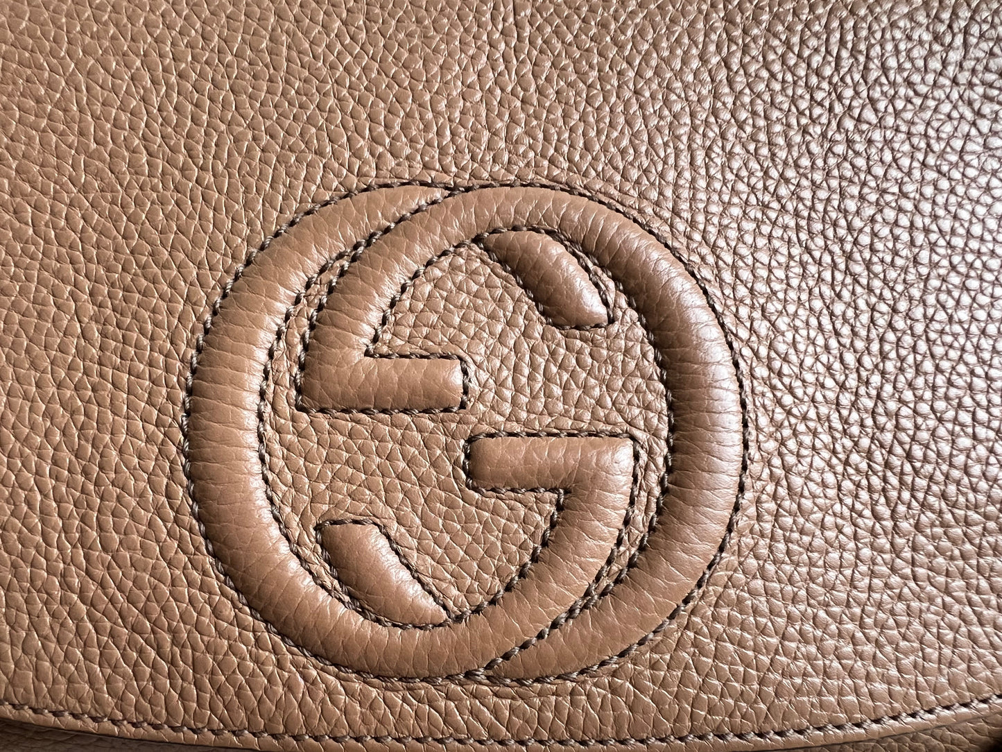 Gucci Beige Soho Chain Crossbody Flap Bag