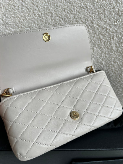 Yves Saint Laurent (YSL) Blanc Vintage Gaby Phone Pouch (RRP £920)