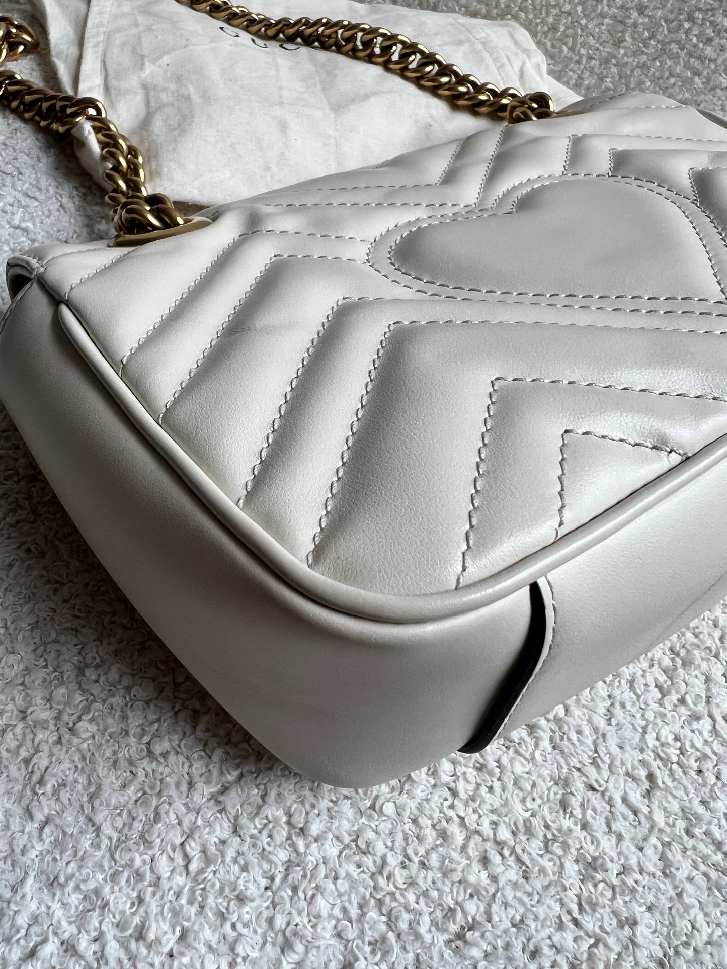 Gucci GG White Marmont Mini Shoulder Bag (RRP £1,890)