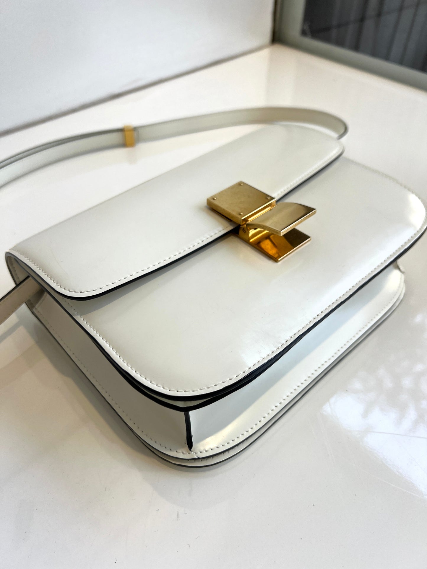 Medium Classic Box in Ivory