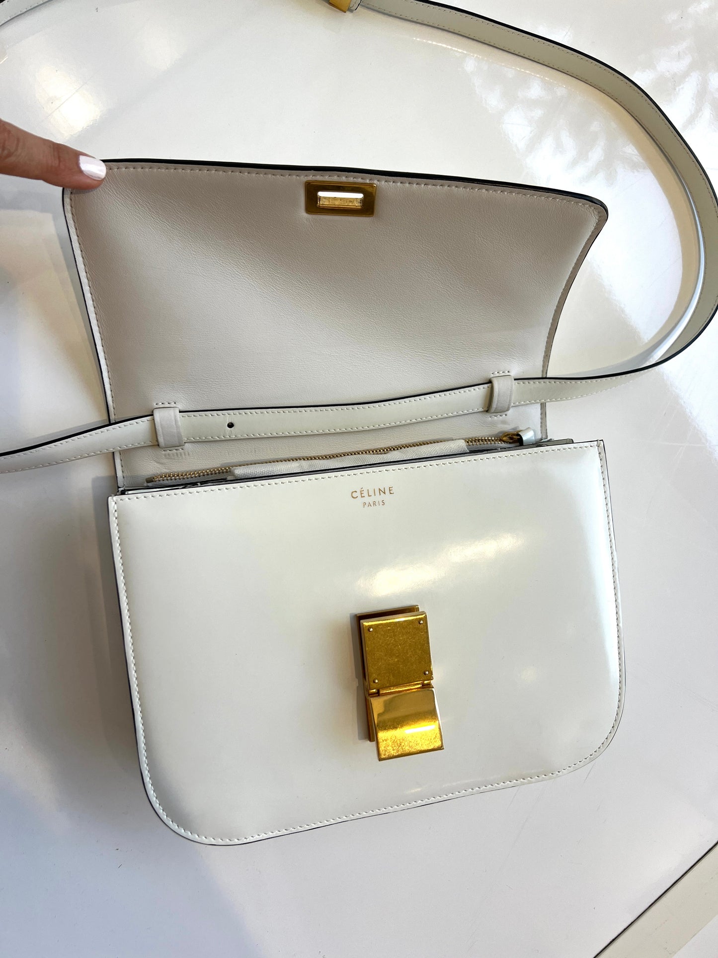Medium Classic Box in Ivory