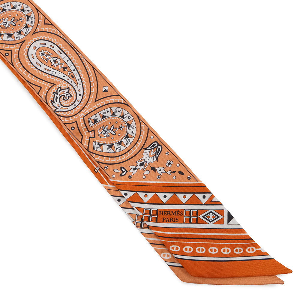 HERMES Twilly 《Cheval de Coeur Bandana》 Orange / Apricot / White064259S Silk100%
