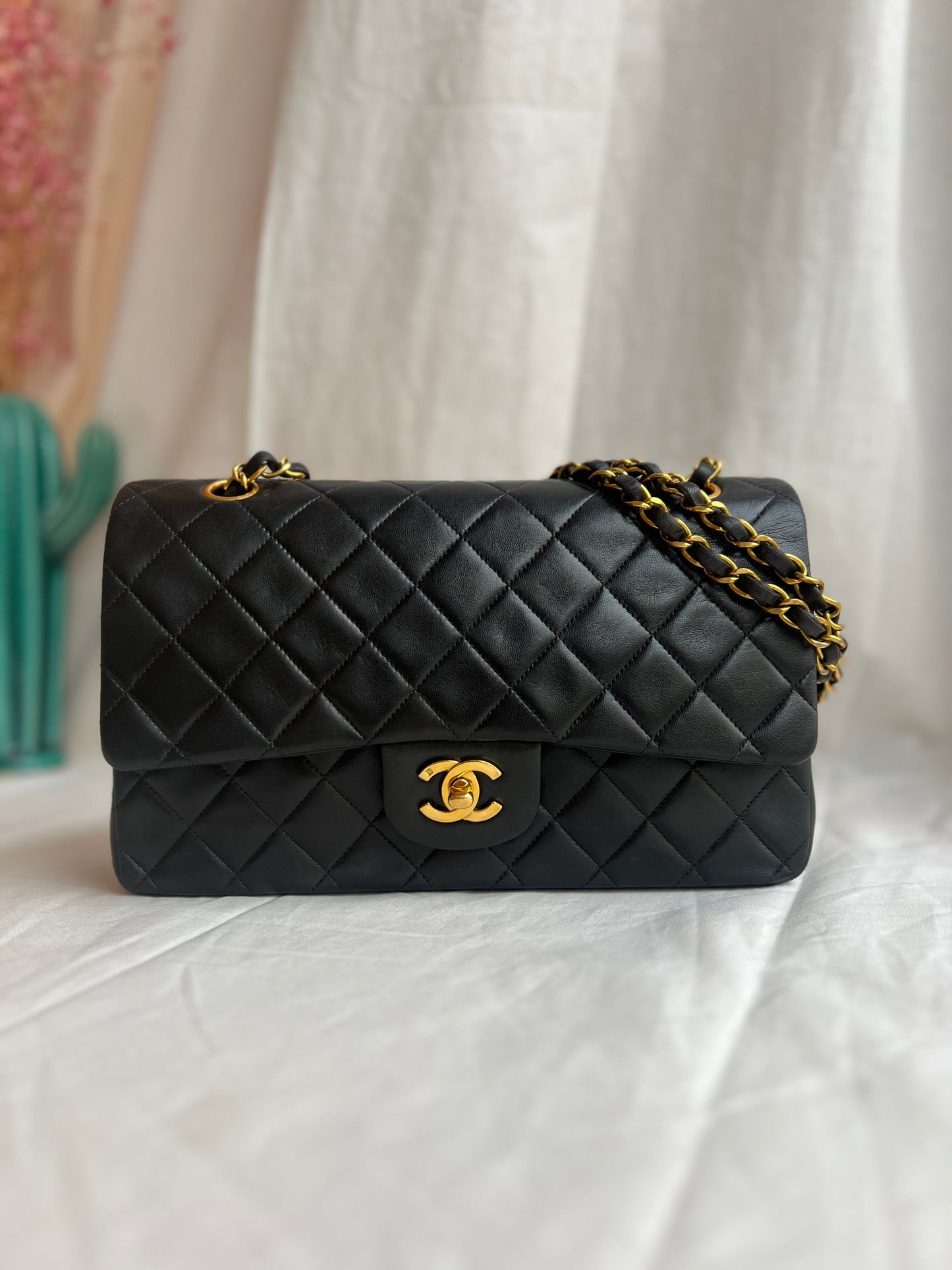 CLASSIC DOUBLE FLAP MEDIUM BLACK LAMBSKIN GOLD
