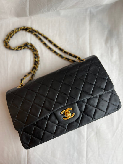 CLASSIC DOUBLE FLAP MEDIUM BLACK LAMBSKIN GOLD