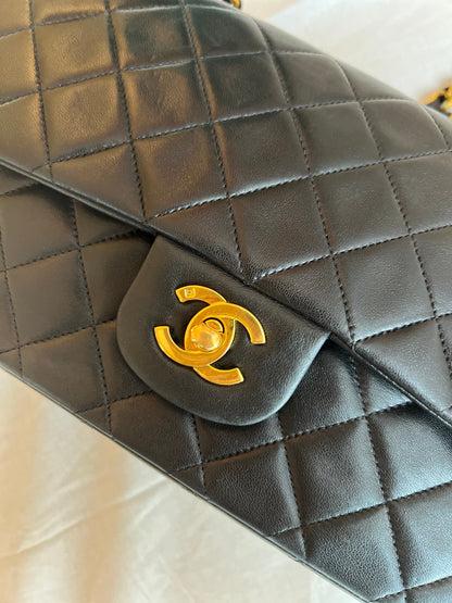 CLASSIC DOUBLE FLAP MEDIUM BLACK LAMBSKIN GOLD