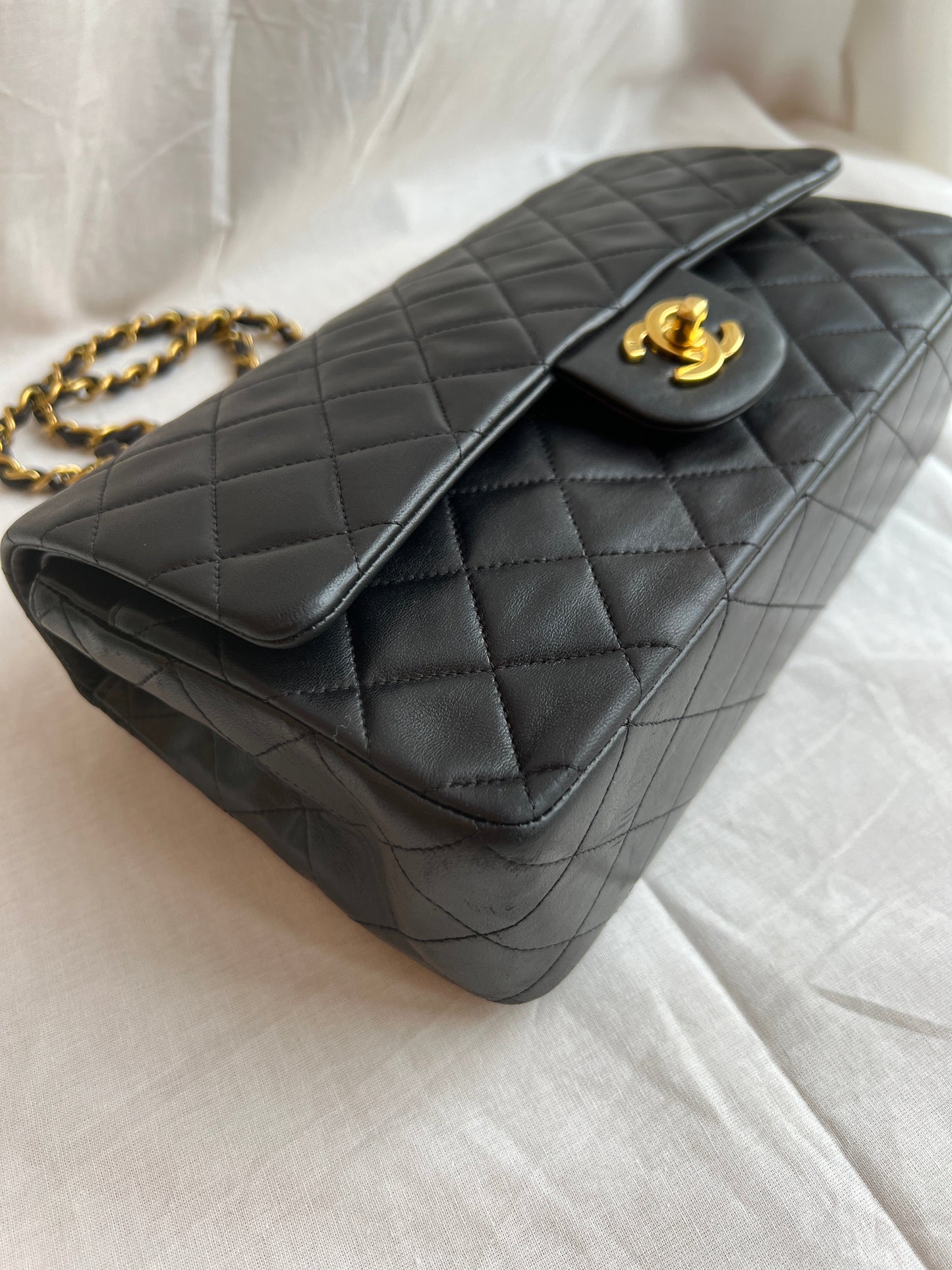 CLASSIC DOUBLE FLAP MEDIUM BLACK LAMBSKIN GOLD