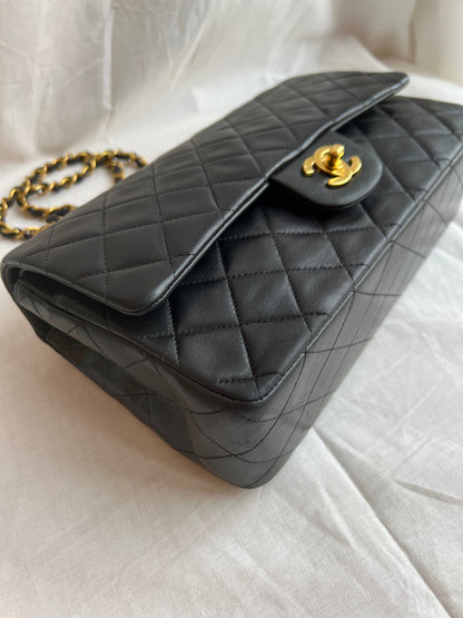 CLASSIC DOUBLE FLAP MEDIUM BLACK LAMBSKIN GOLD
