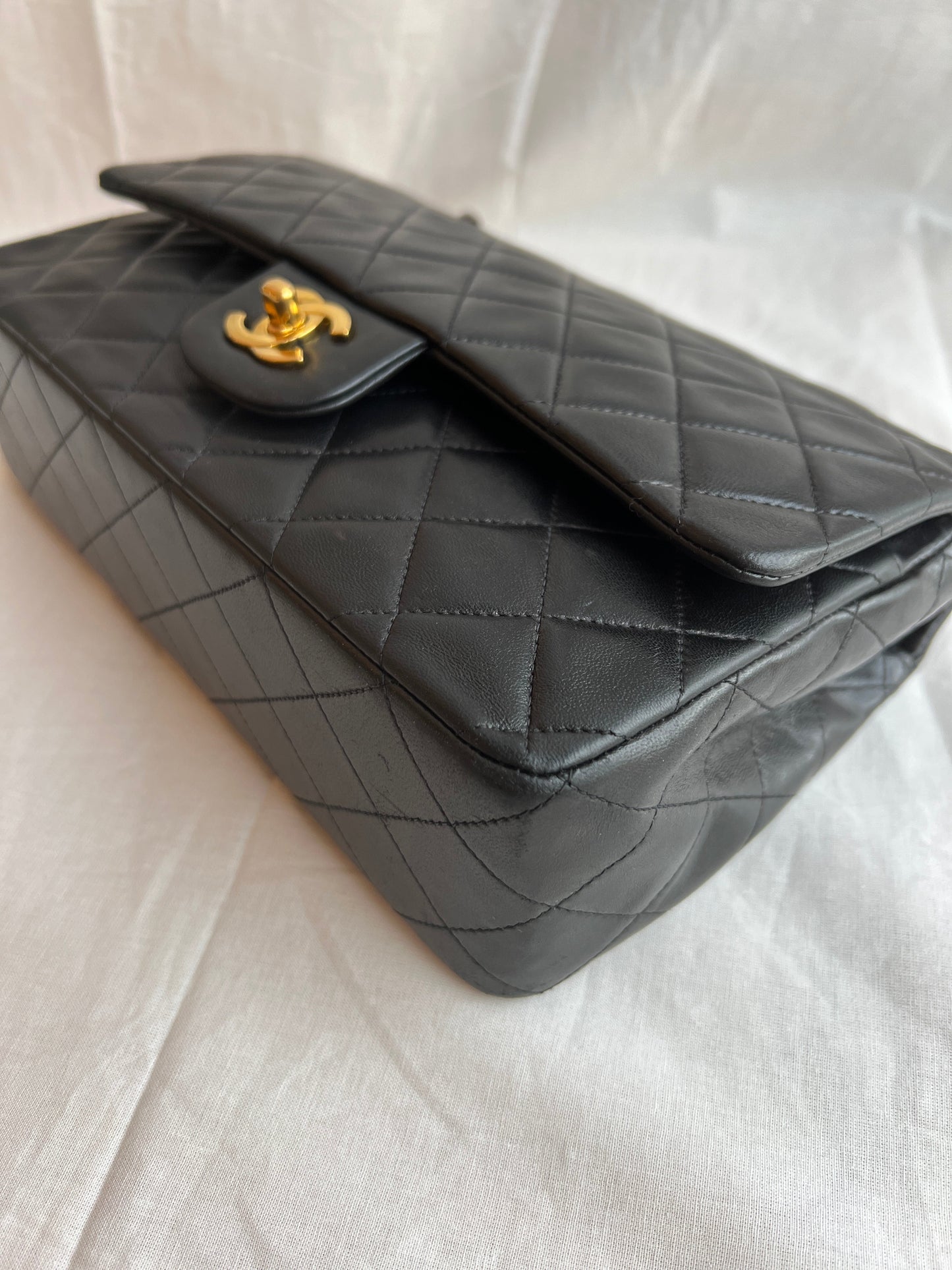 CLASSIC DOUBLE FLAP MEDIUM BLACK LAMBSKIN GOLD