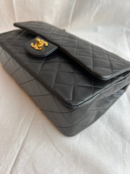 CLASSIC DOUBLE FLAP MEDIUM BLACK LAMBSKIN GOLD