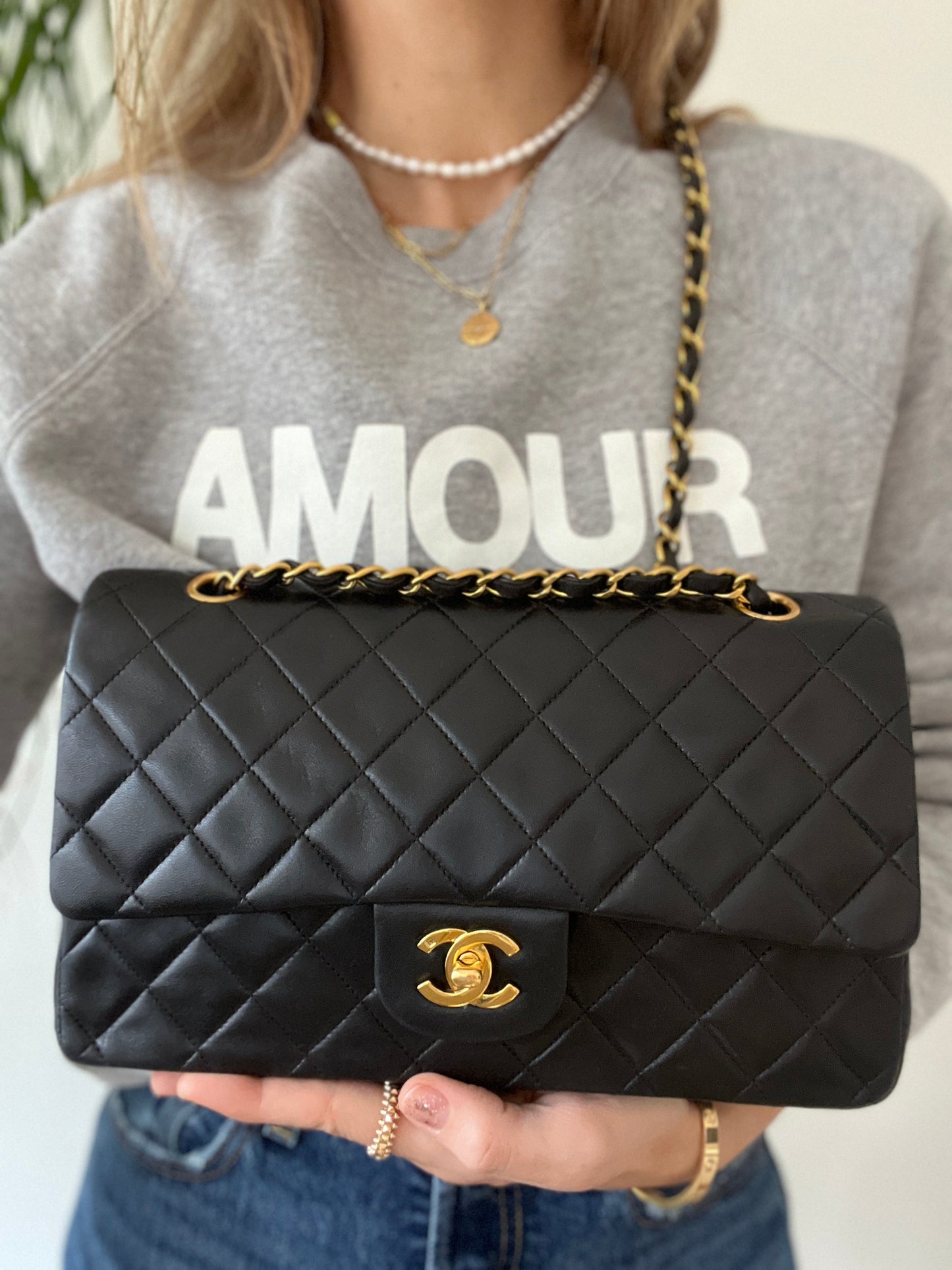 CLASSIC DOUBLE FLAP MEDIUM BLACK LAMBSKIN GOLD