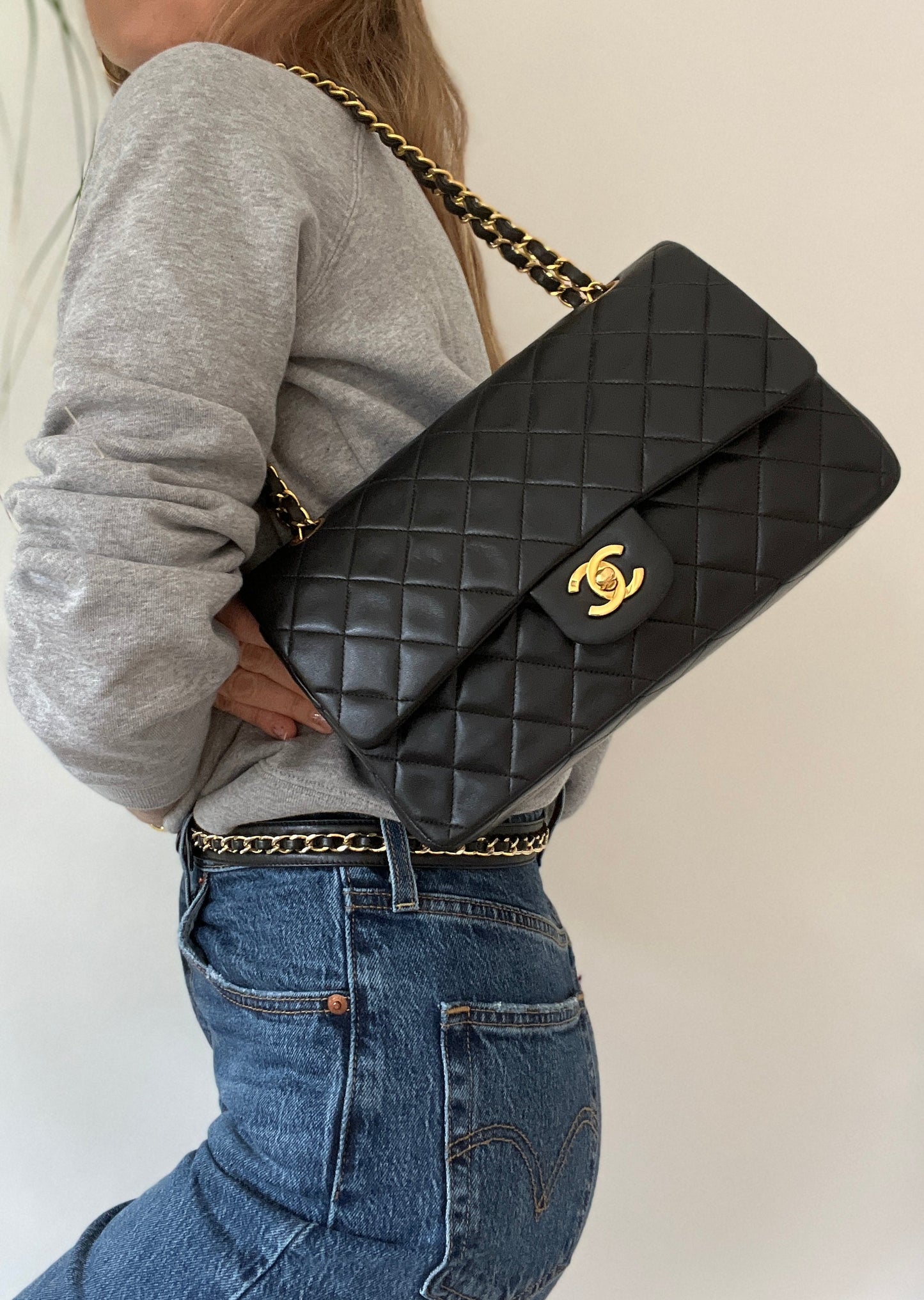 CLASSIC DOUBLE FLAP MEDIUM BLACK LAMBSKIN GOLD