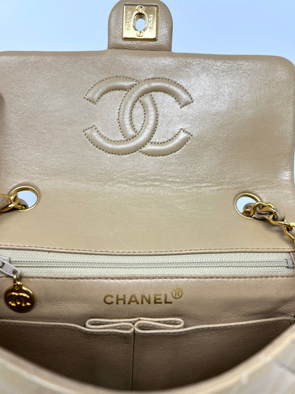 Vintage Mini Flap in Beige Lambskin 1989-1991