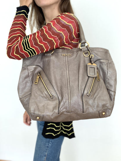 VITELLO SHINE GLAZED TOTE BAG IN CRETA