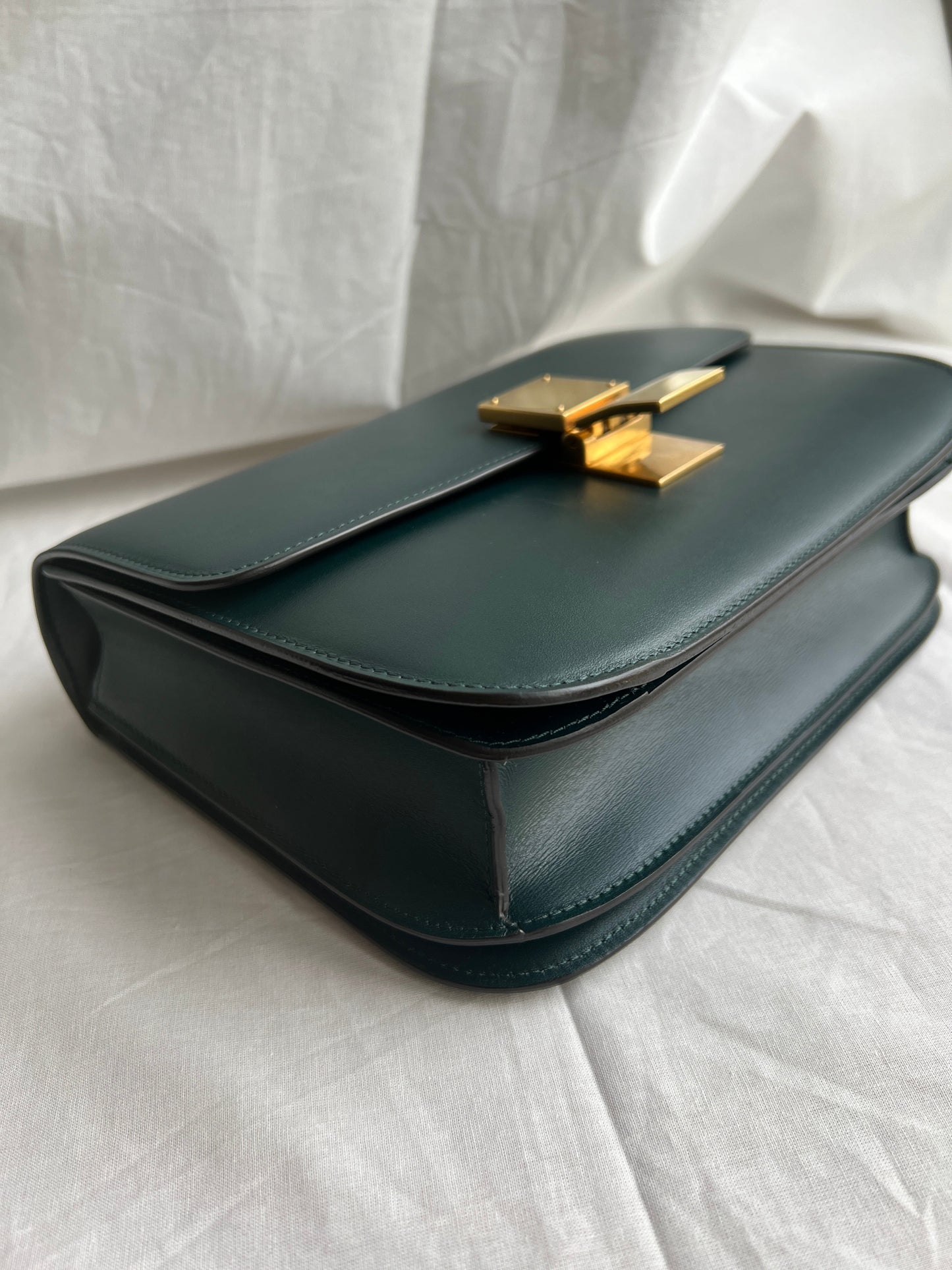 Medium Classic Box Bag Calf leather