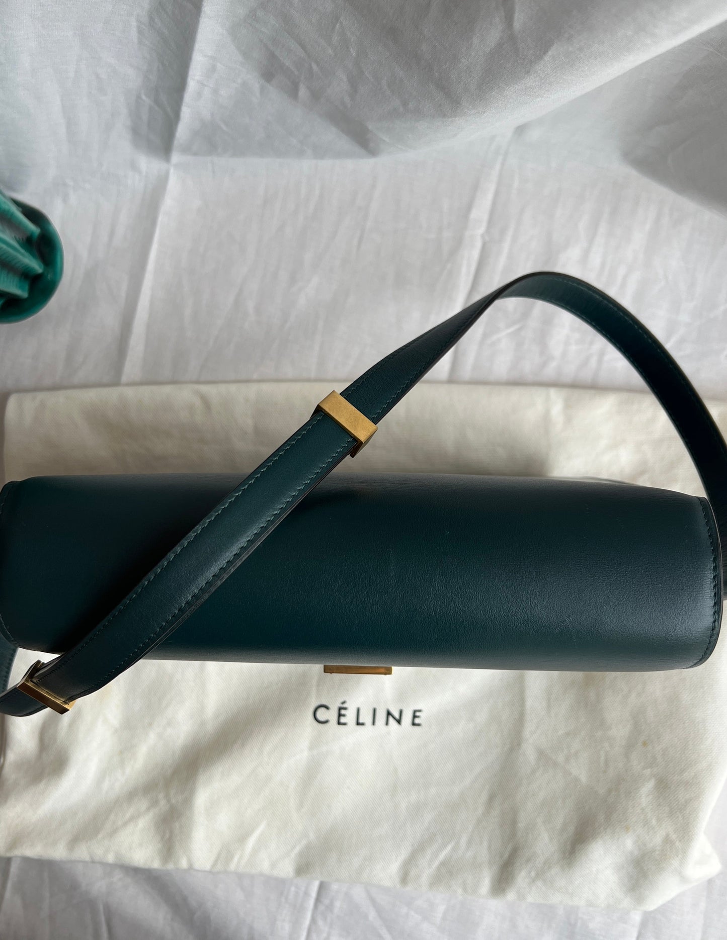 Medium Classic Box Bag Calf leather