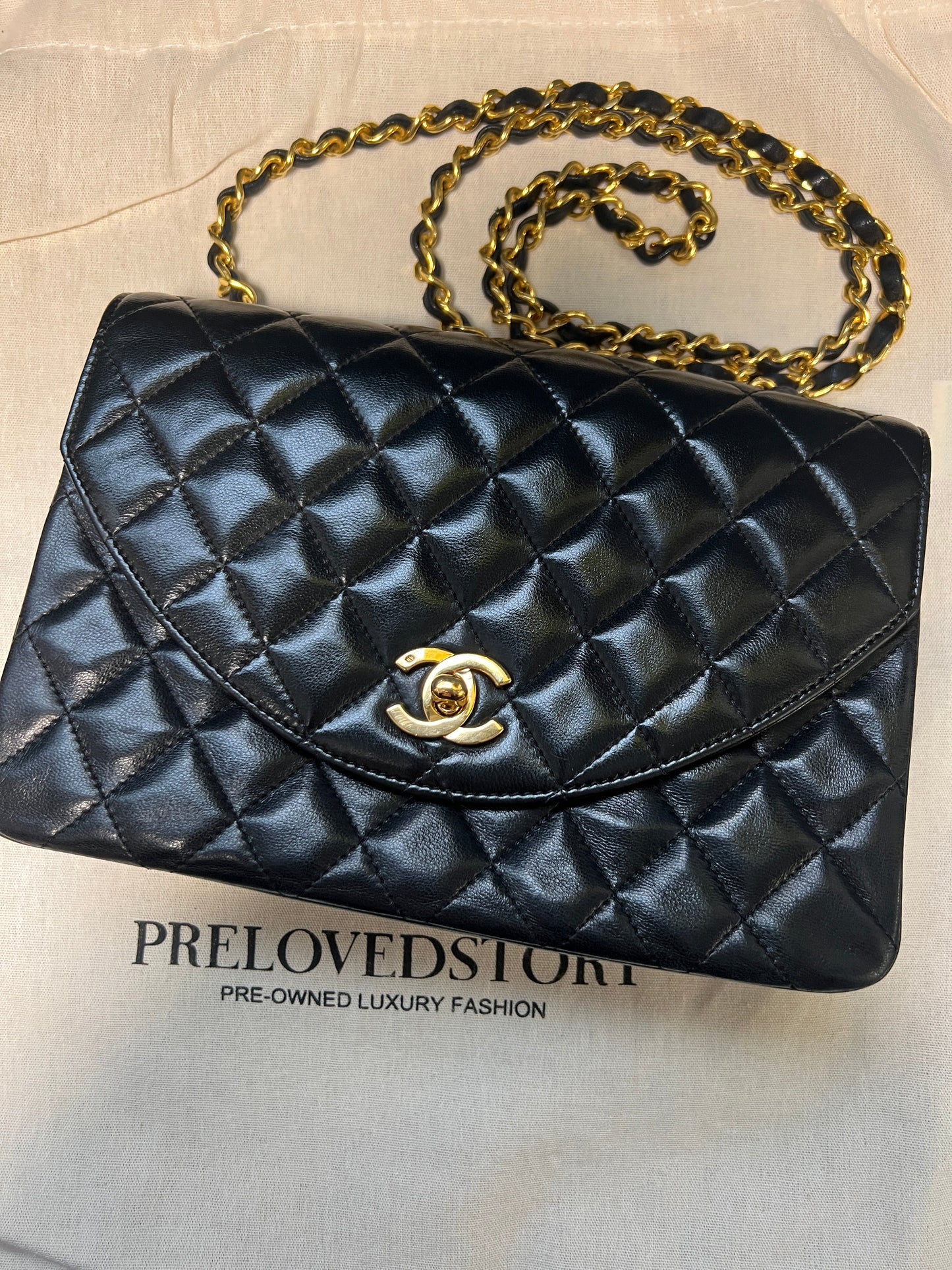 Vintage half-moon single flap