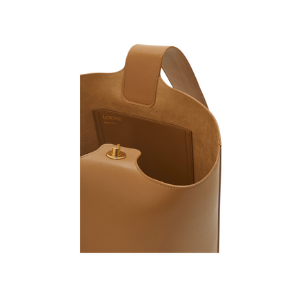 Loewe Medium Pebble Bucket Bag – Oak
