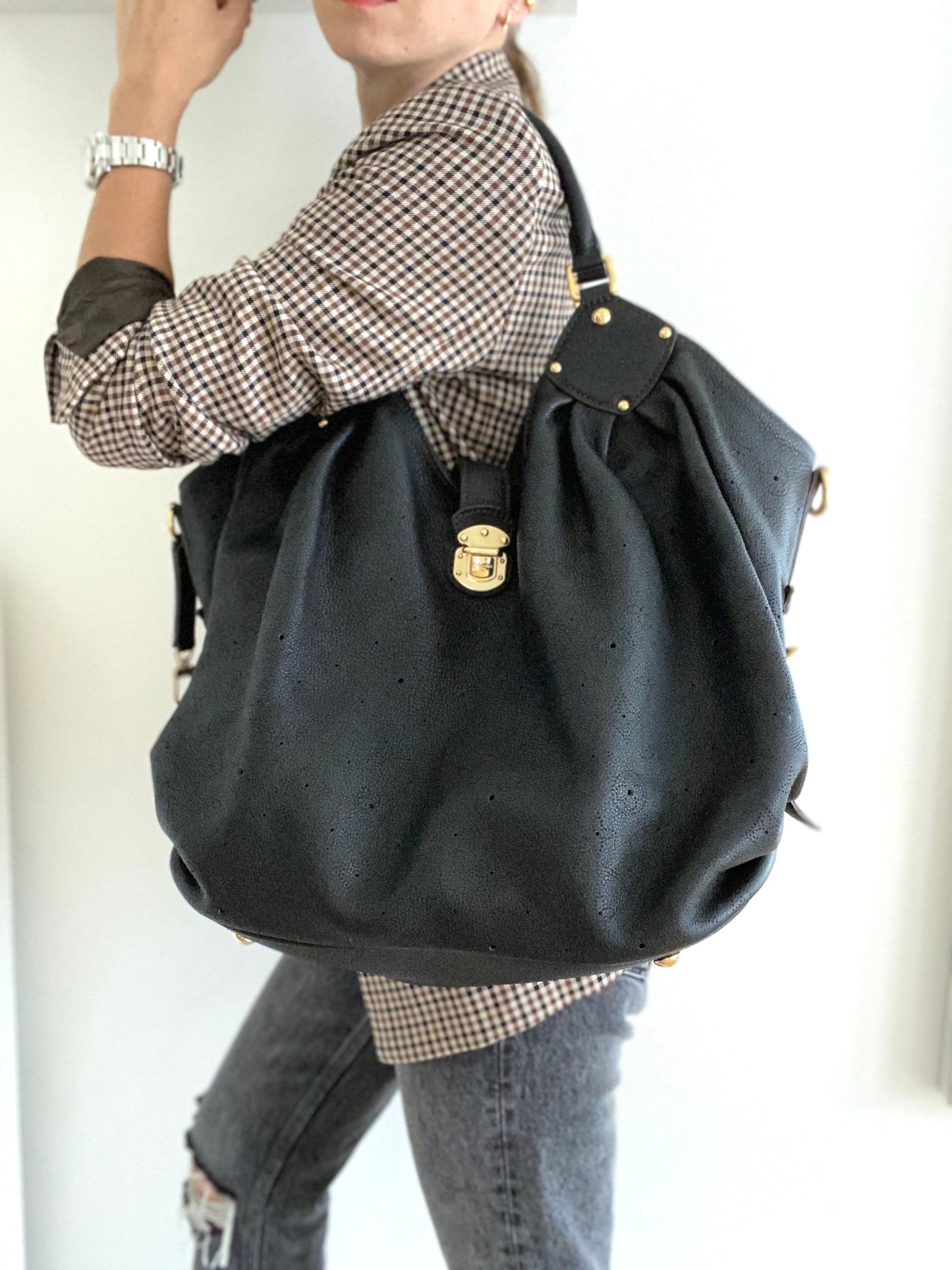 LOUIS VUITTON MAHINA XL BLACK LEATHER