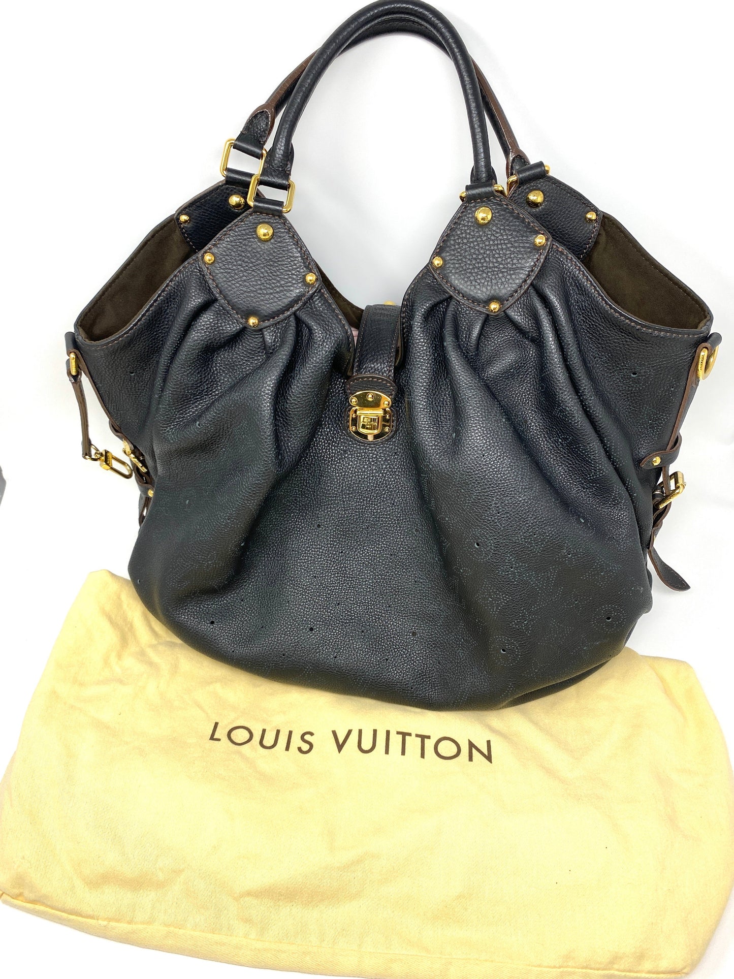 LOUIS VUITTON MAHINA XL BLACK LEATHER