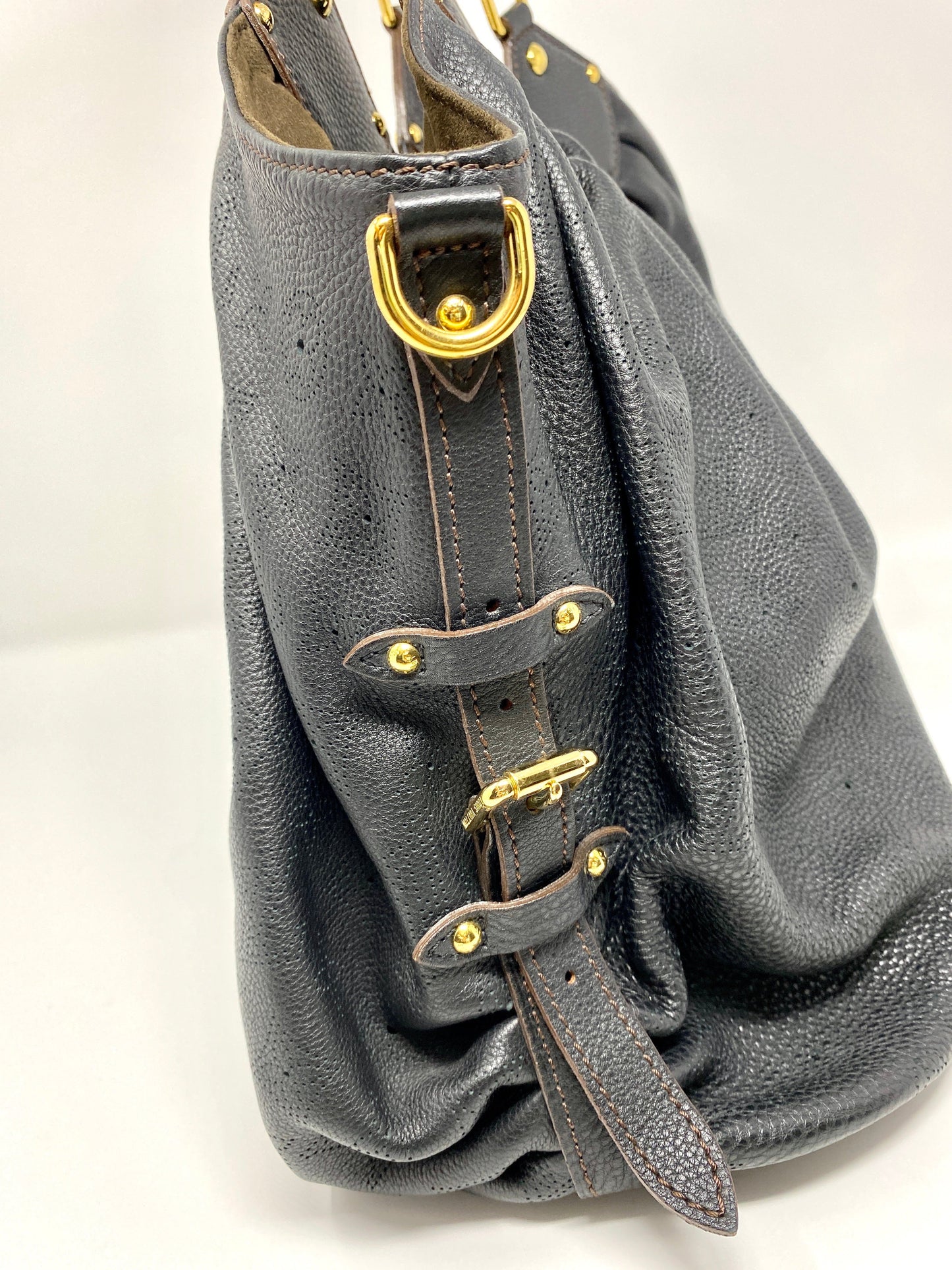 LOUIS VUITTON MAHINA XL BLACK LEATHER