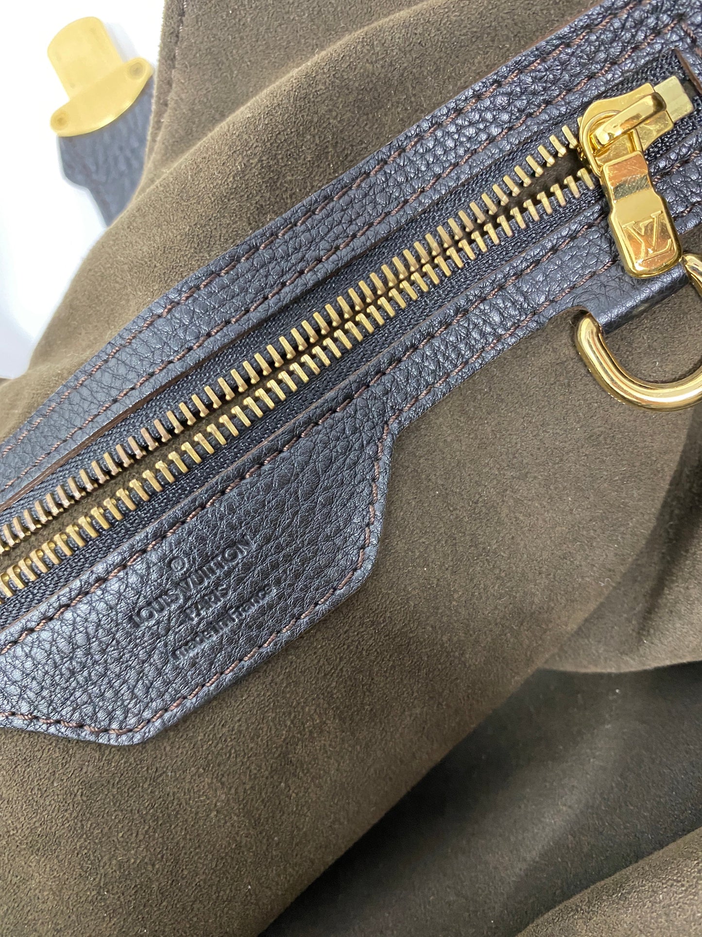 LOUIS VUITTON MAHINA XL BLACK LEATHER